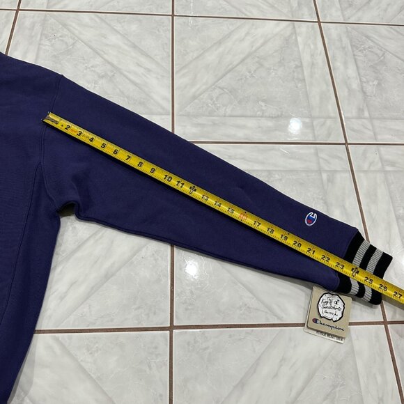 NWT Champion Reverse Weave Mens Pullover Sweater Medium Purple Sporty Streetwear - Picture 9 of 10